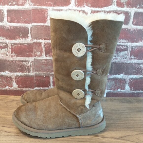 Ugg Boots Womens Size 6 Triple Bailey Button Brown Classic Boot - Picture 3 of 8